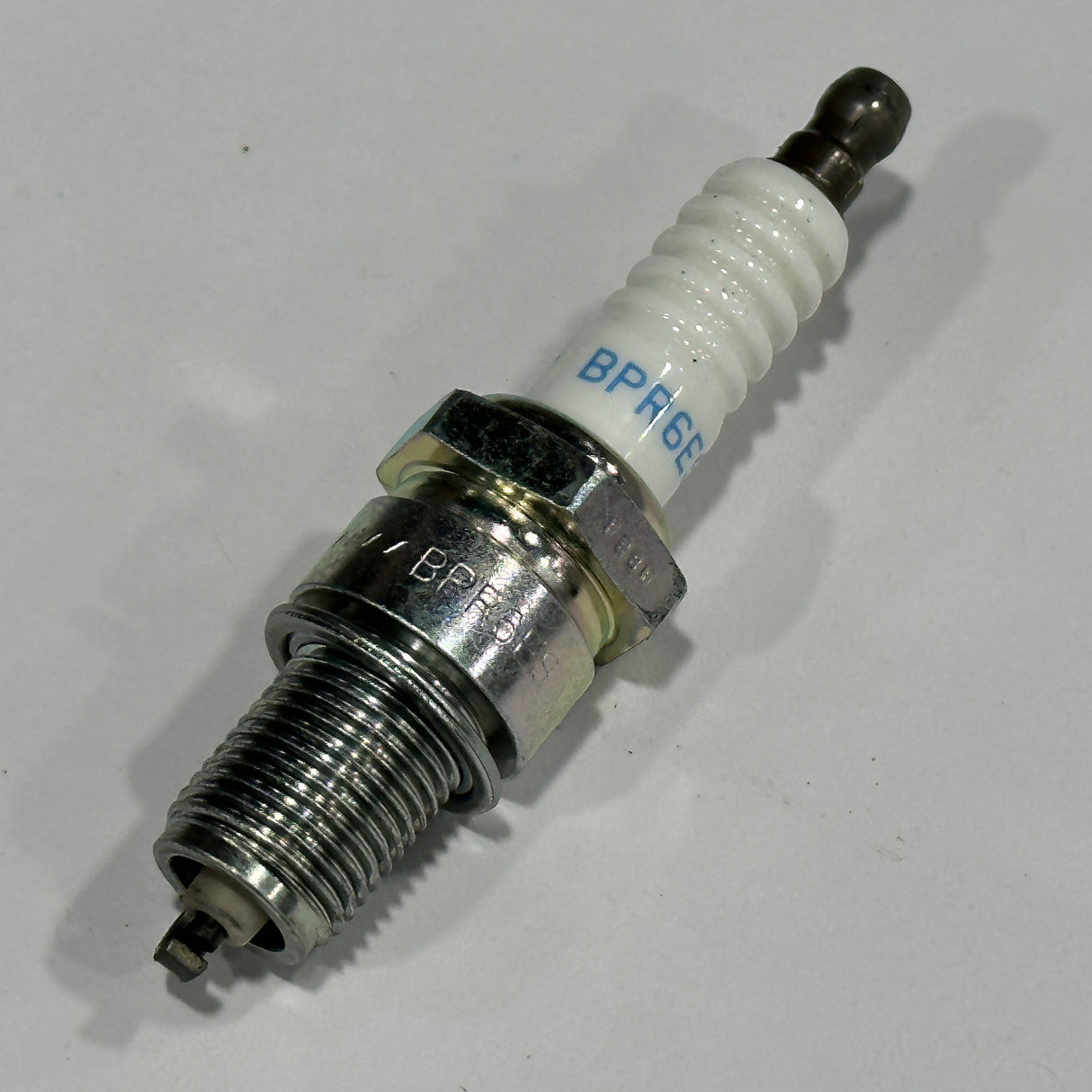 Genuine Honda Spark Plug NGK BPR6ES Honda GX120 GX160 GX200 GX240 GX270 GX340 take off